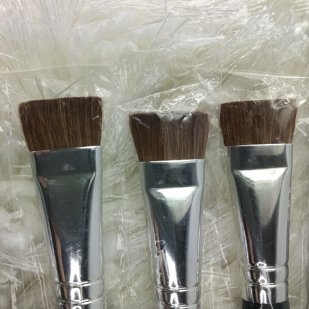 5 for $ 25 ID Bare Escentuals Flathead brush - Picture 4 of 4
